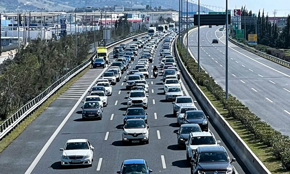 Βουλή: Κατατέθηκε η σύμβαση για χρηματοδότηση, λειτουργία, συντήρηση και εκμετάλλευση της Αττικής Οδού